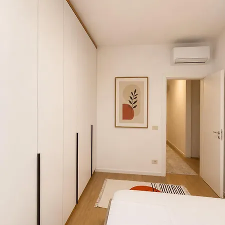 Modern At Golden Tower Center W Balcony Appartamento *